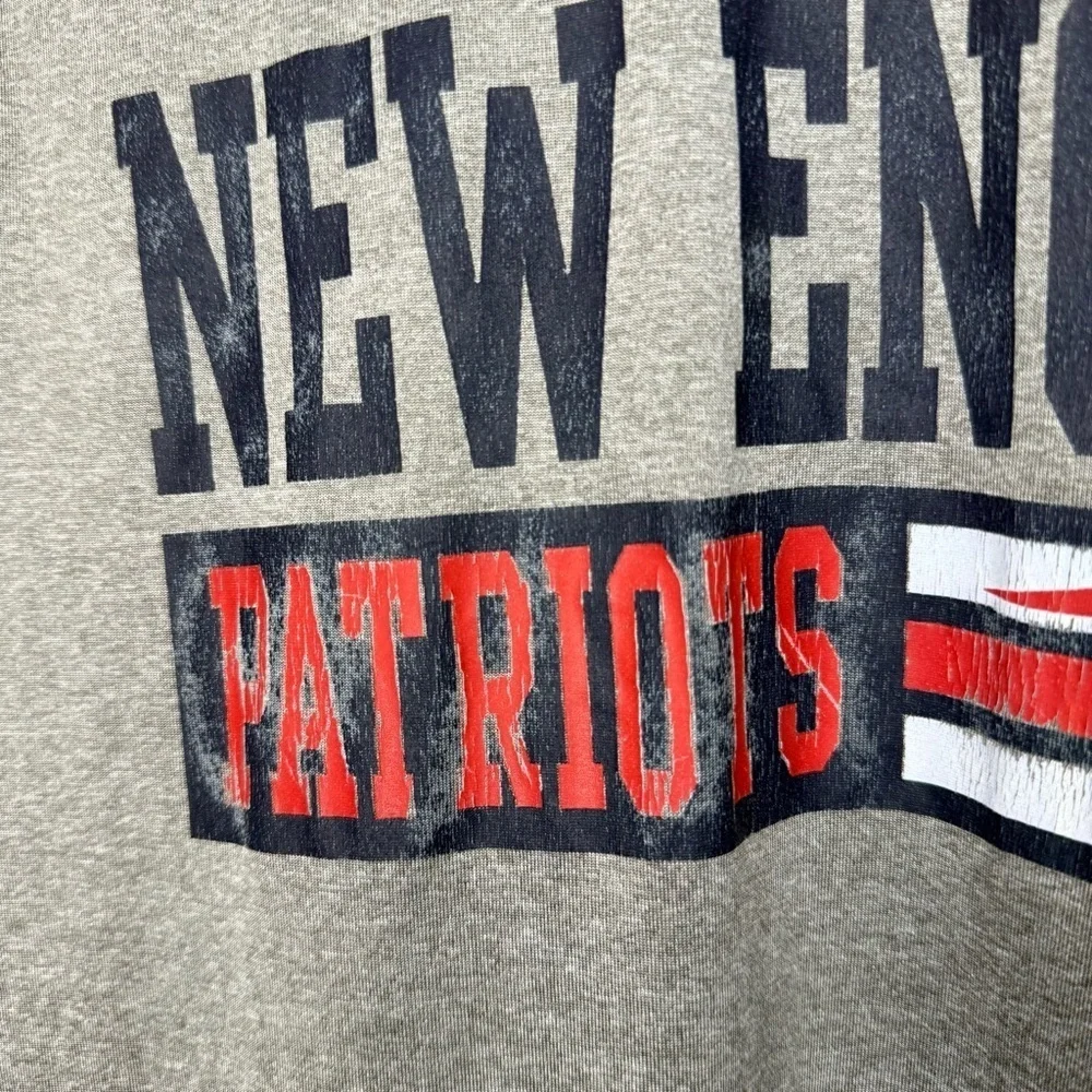 Nike Gray New England Patriots Tee Size XL, GUC - see pictures for wear on logo